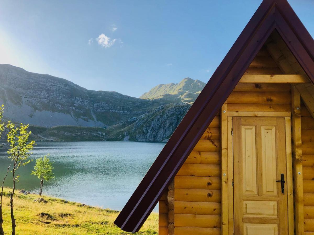 Kapetanovo Jezero Bungalov Bed & Breakfast Podgorica Exterior photo